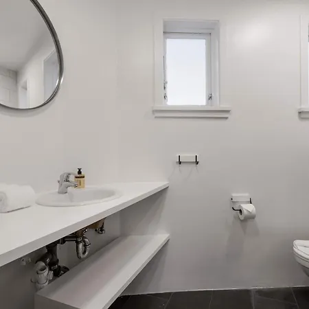 Apartment Spacious 3bedroom On Rainbow Street Reykjavik